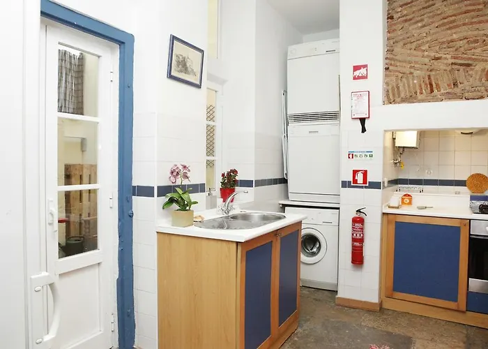 Magnificent Historical Centre With Terrace דירה ליסבון